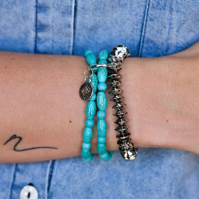 Bracelet extensible disque de perle et turquoise